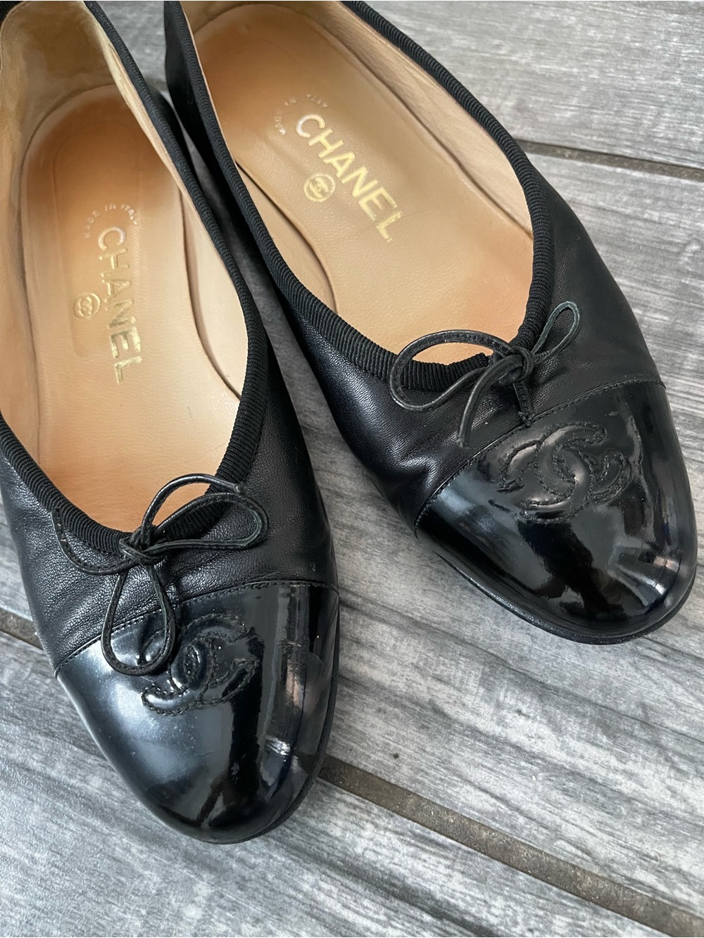 CHANEL Black Leather Cap-Toe CC Logo Ballet Flats - Picture 8 of 13